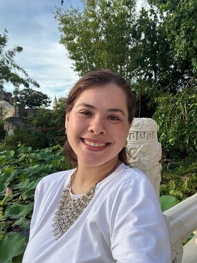Meet your Posher, Estefania